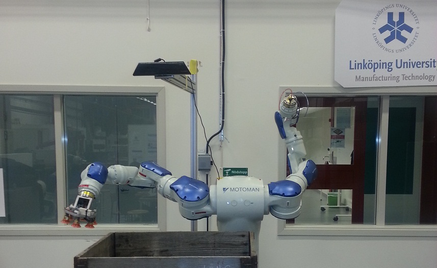 The whole scene with the robot and box